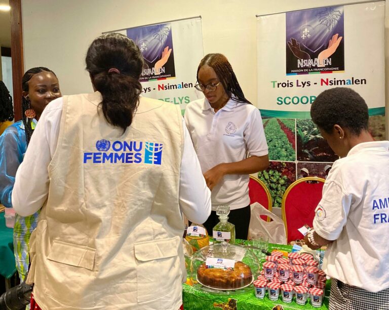 LES SCOOPS DE-LYS, coopératives de transformation agroalimentaire, de services mises en place en faveur des populations locales.